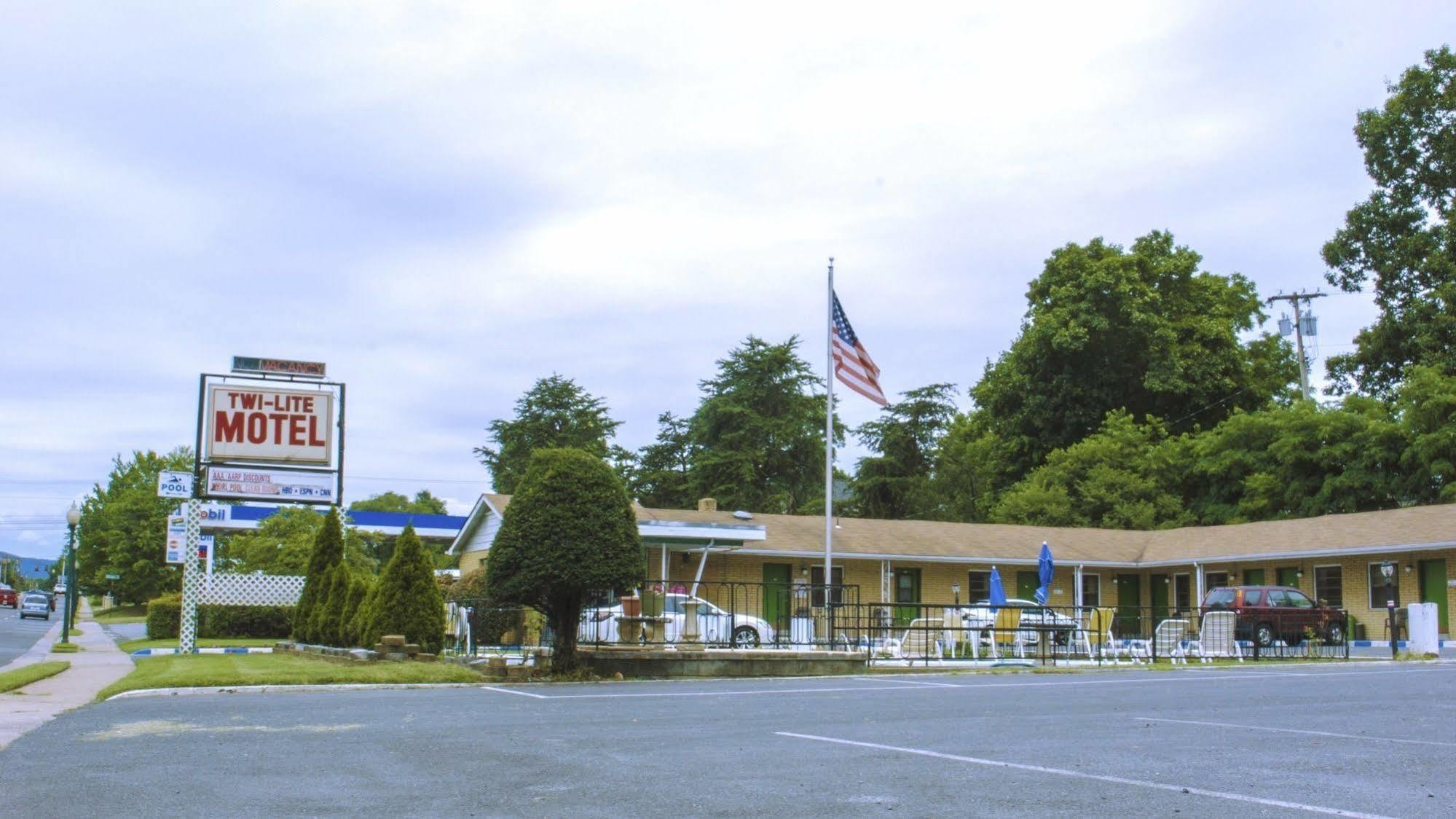 Twi-Lite Inn フロント・ロイヤル エクステリア 写真